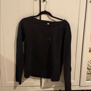 Black under armour crew neck